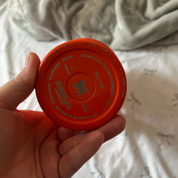 Stanley Bold Red Travel Mug with Handle - Picture 4 of 8